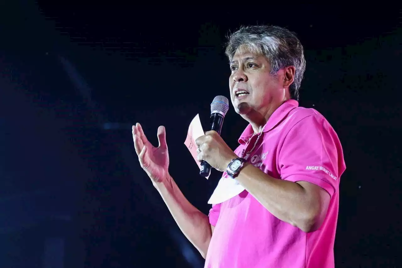 Robredo campaign momentum not shaken by politicians' 'desperation', says Pangilinan