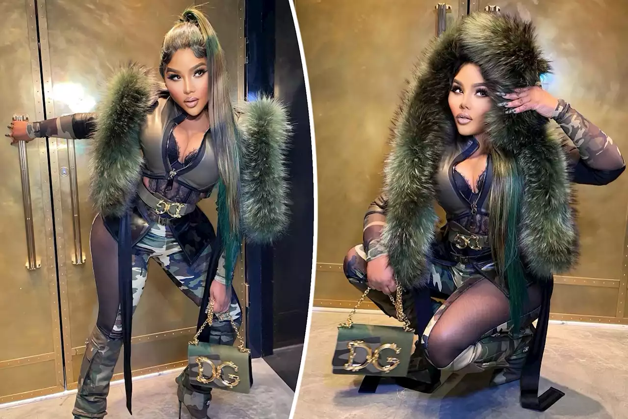 Lil’ Kim let her ‘high as f—k’ friend style her: ‘Can U spot it?!’