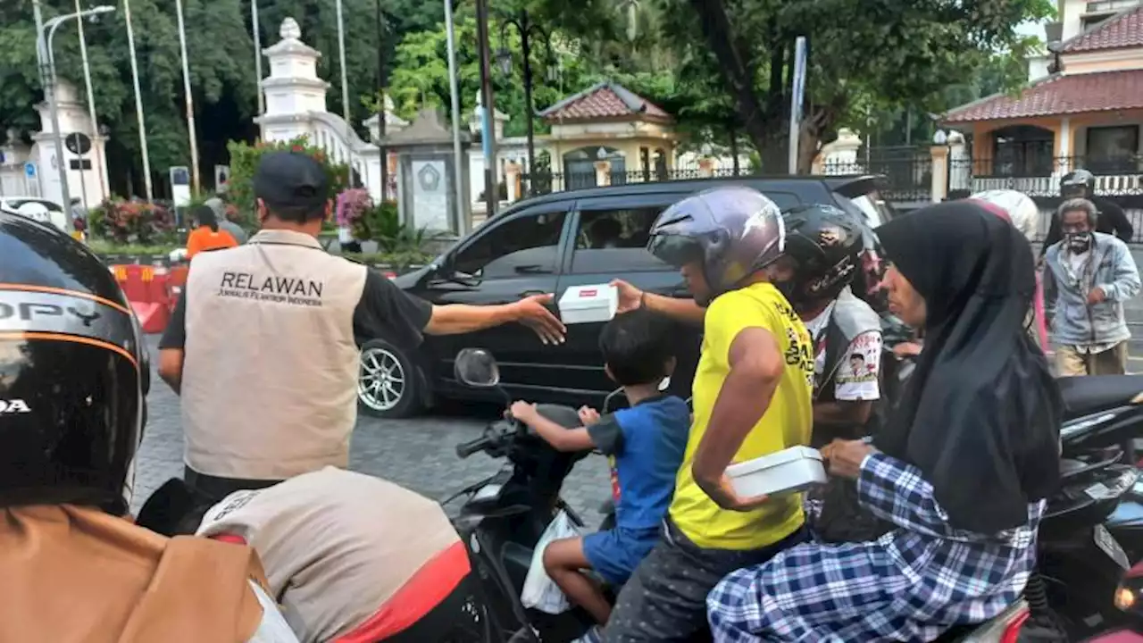 Jurnalis Filantropi Salurkan 560 Paket Ramadhan di Solo dan Karanganyar |Republika Online