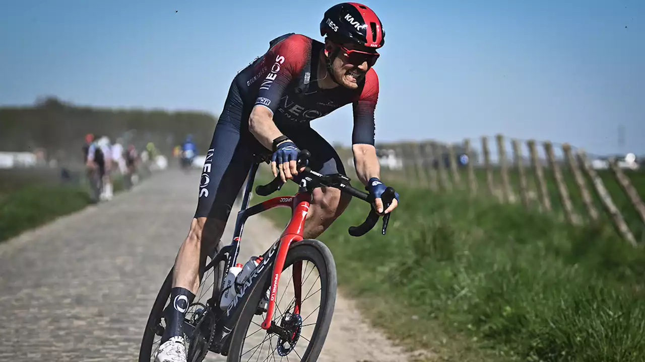 Wout Van Aert à une marche de la victoire, mais Dylan van Baarle s'adjuge Paris-Roubaix