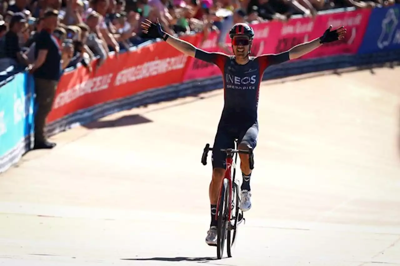 Dylan van Baarle wint Parijs-Roubaix, voor Wout van Aert