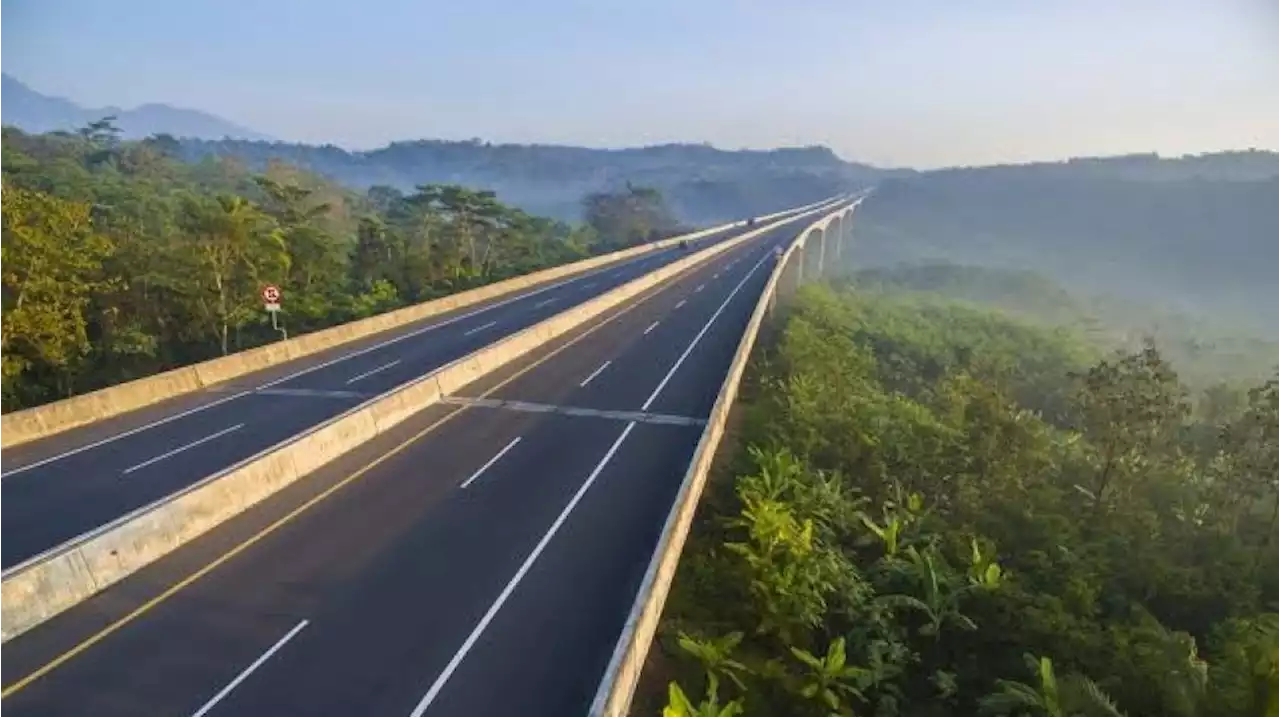 Akun Jokowi Pamer Jalan Tol, Pakar: Siapapun Presidennya Pasti Bisa Membangun dengan Utang