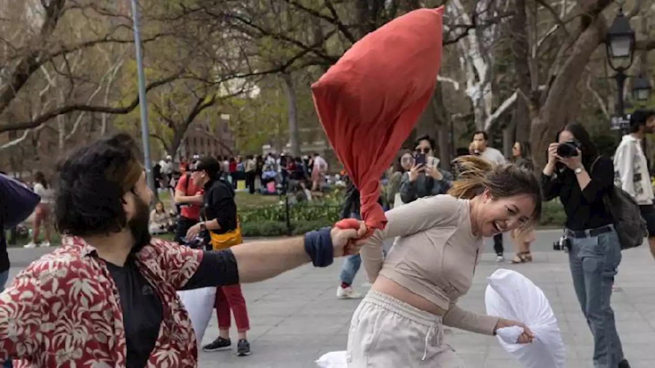 Serunya Perang Bantal di New York