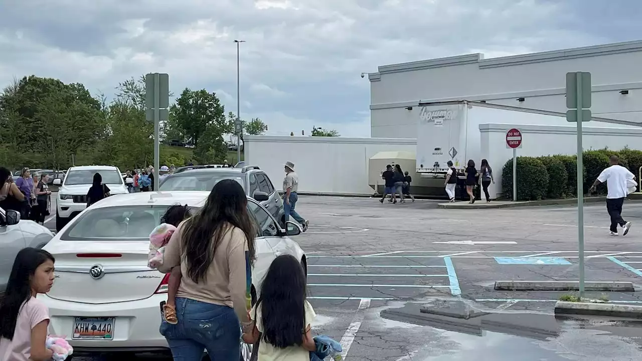 12 injured in shooting at South Carolina mall; 3 detained