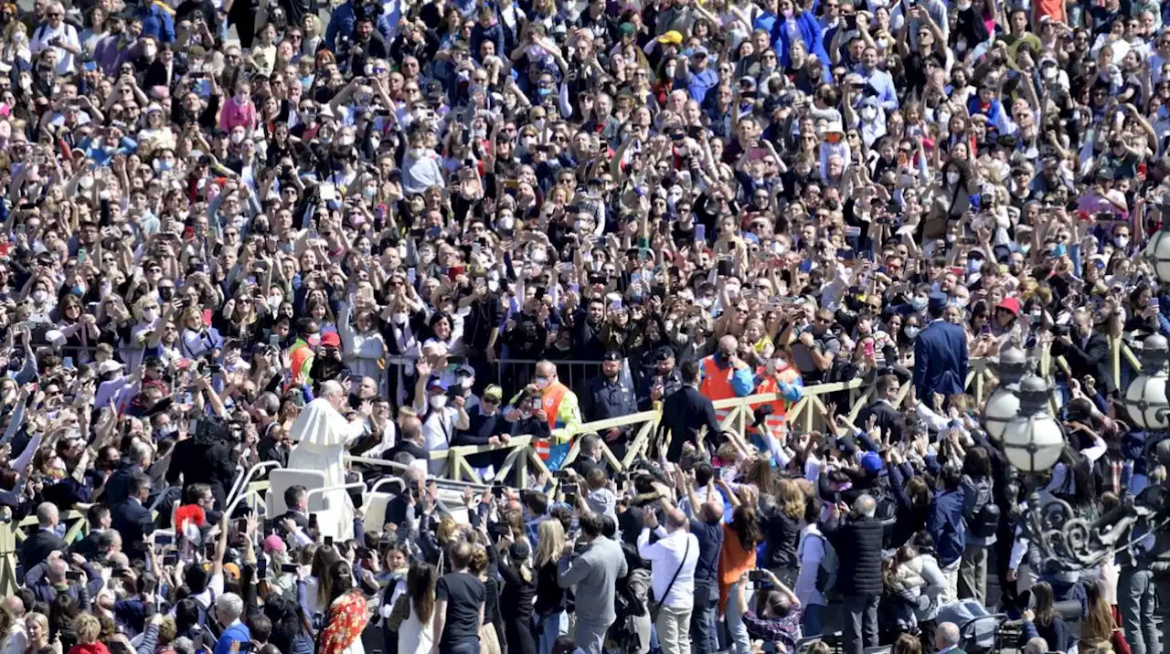 Mensaje de Pascua: el Papa pidió que los países escuchen el grito de paz