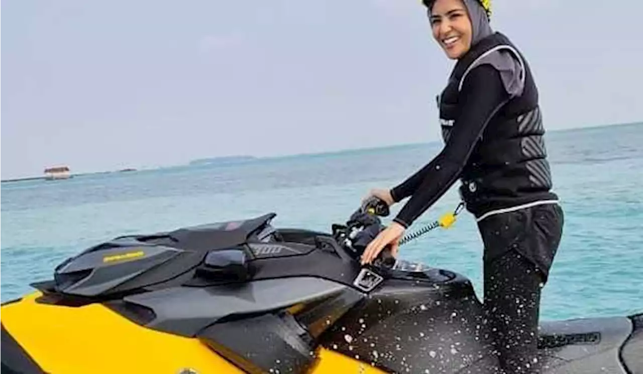 Aksi si Cantik Ranny Fahd Bermain Jetski Bikin Pangling