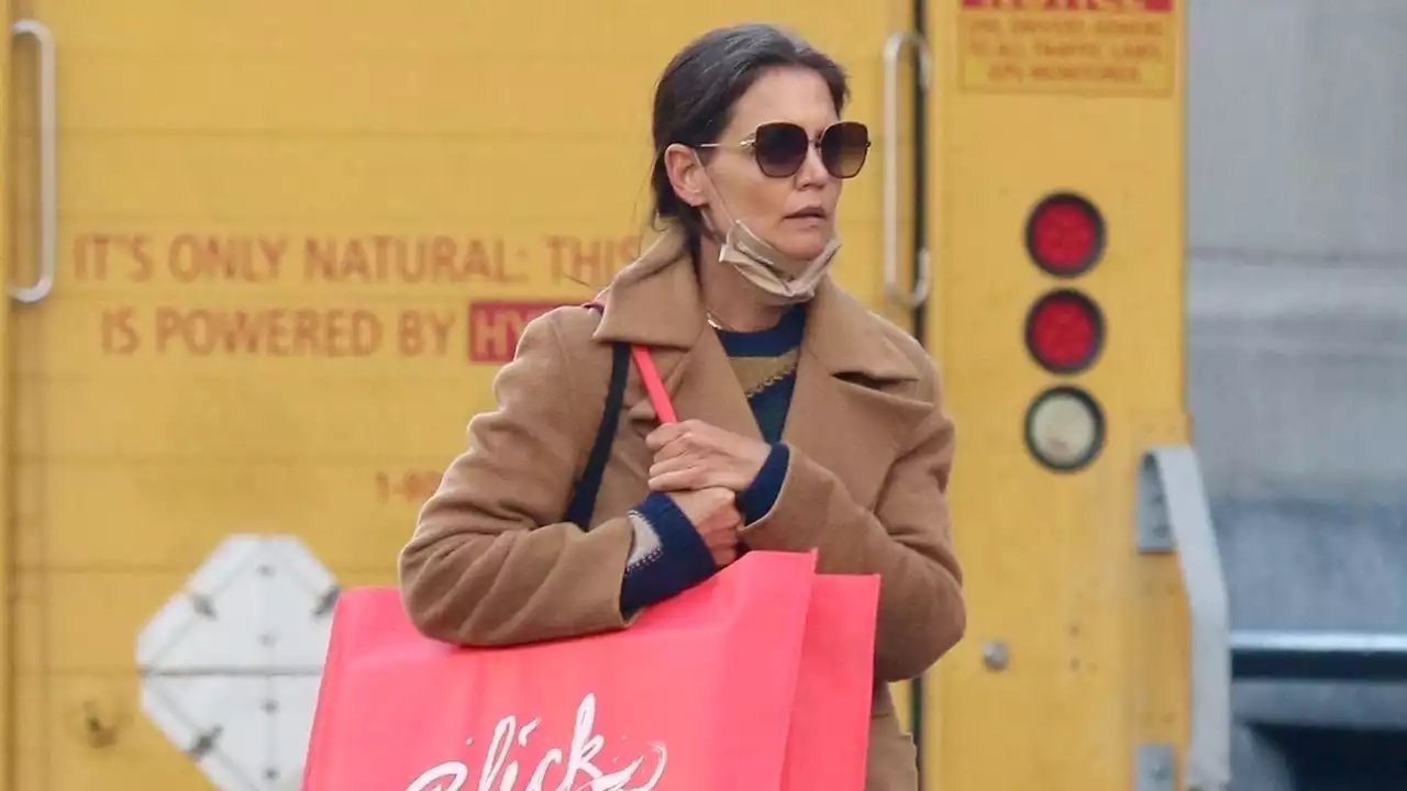 Katie Holmes Is Back In Her Normcore Trainers