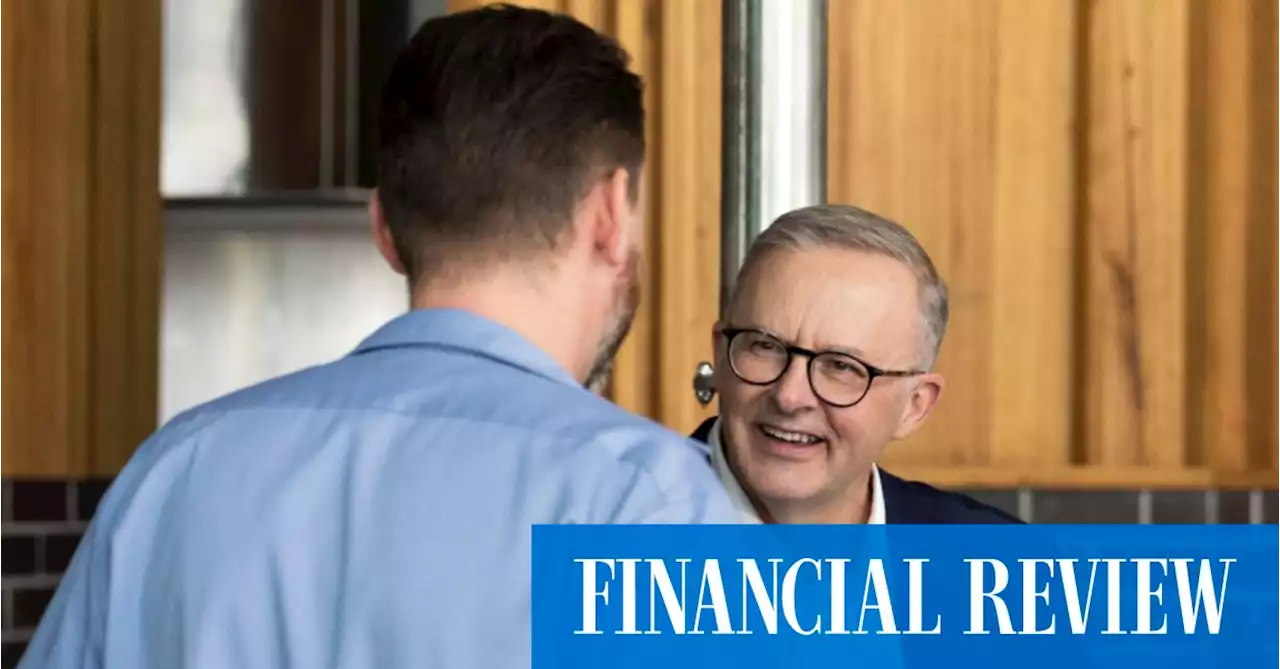 Labor seeks to make response to floods an election issue