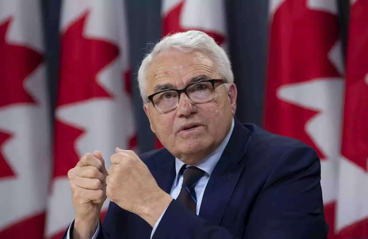 Trudeau’s Facebook page must be bilingual for live events: language commissioner