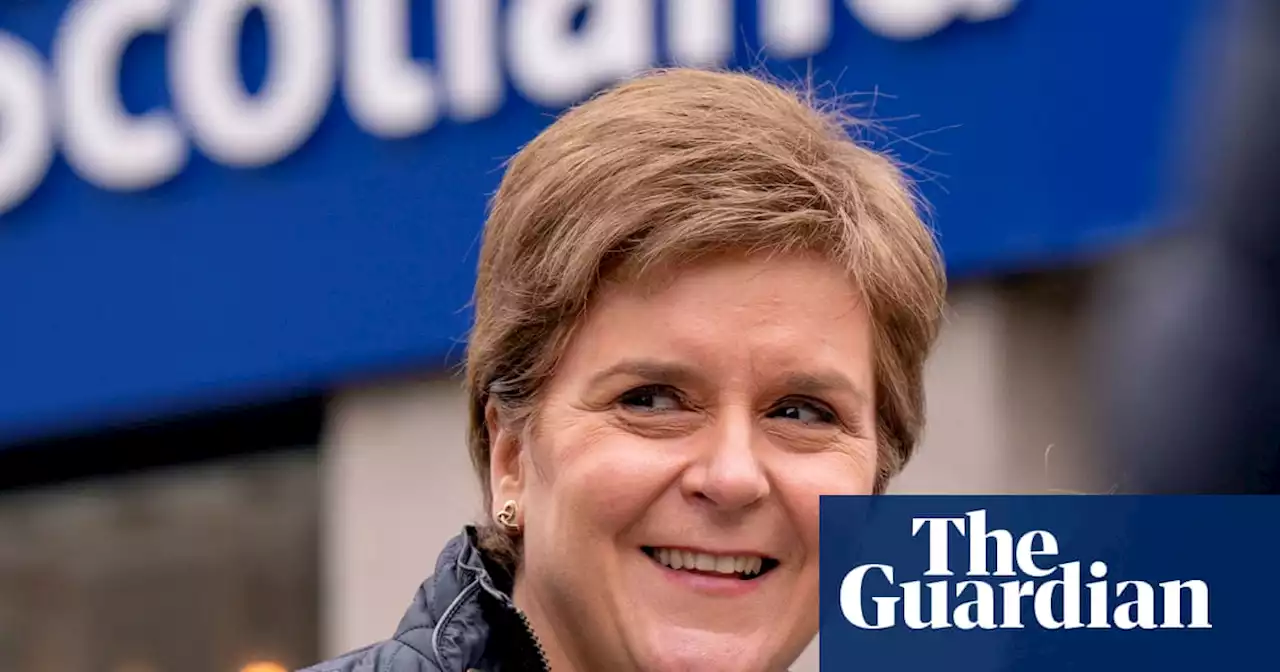 Police warn Nicola Sturgeon for breaking face mask rules