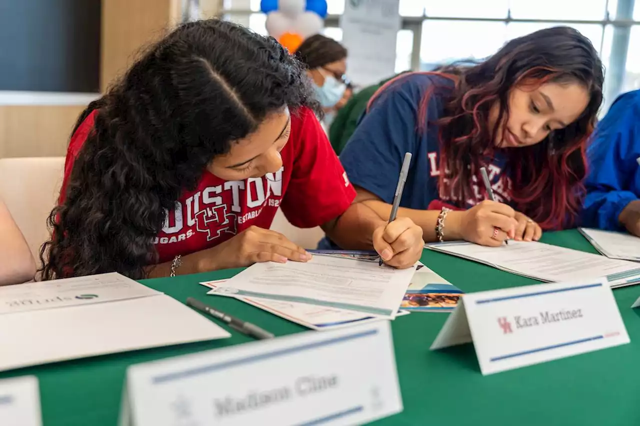 Students sign letters of intent to teach in Spring ISD after college