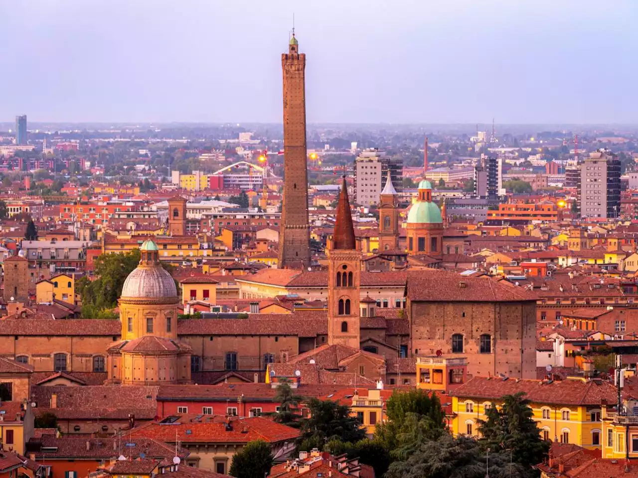 Bologna, tour immaginario nelle parole di Lucio Dalla