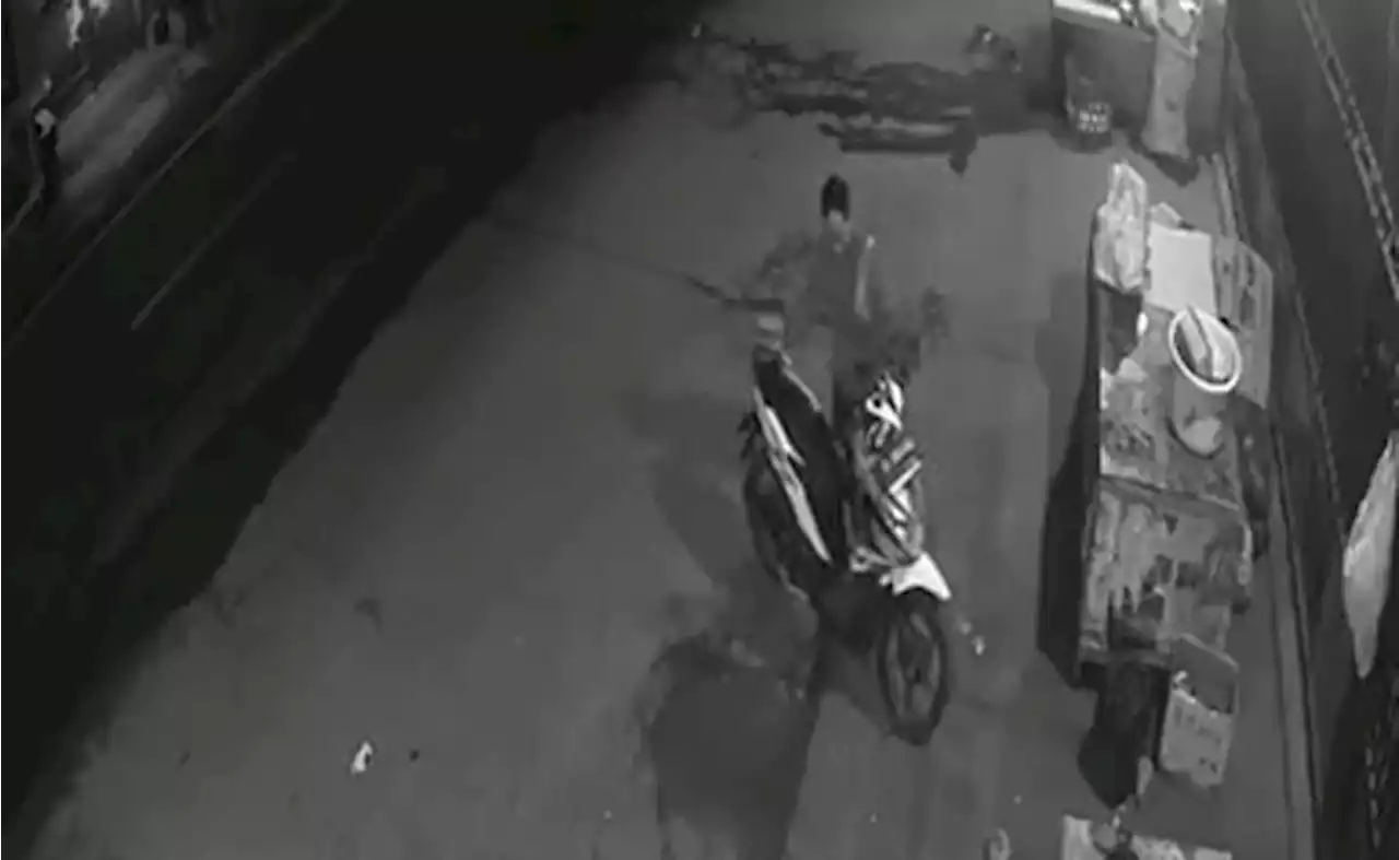 Aksi Pencurian Motor di Desa Patas Buleleng Terekam CCTV