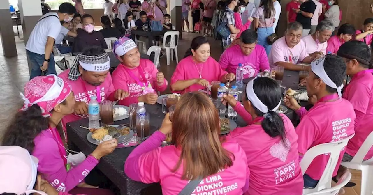 Leni with Sumilao farmers