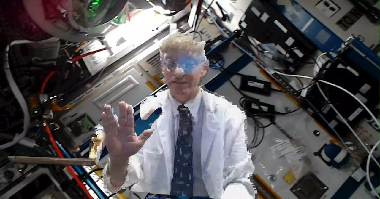 La NASA teletransporta virtualmente desde la Tierra a un doctor y otros expertos a la ISS