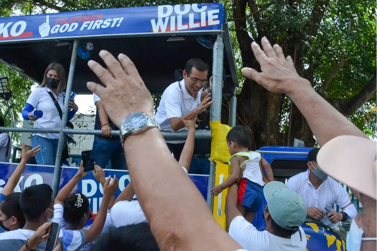 CAMPAIGN TRAIL: After 'Leni, withdraw,' Isko Moreno barnstorms Caraga