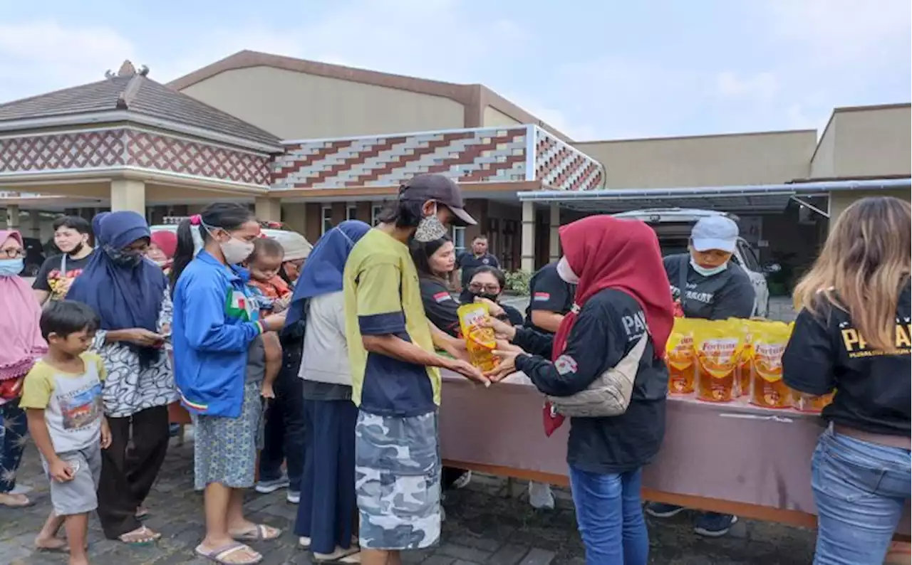 Adakan Bazar Murah Minyak Goreng, Komunitas Pawartos Bagi 2.700 Kupon