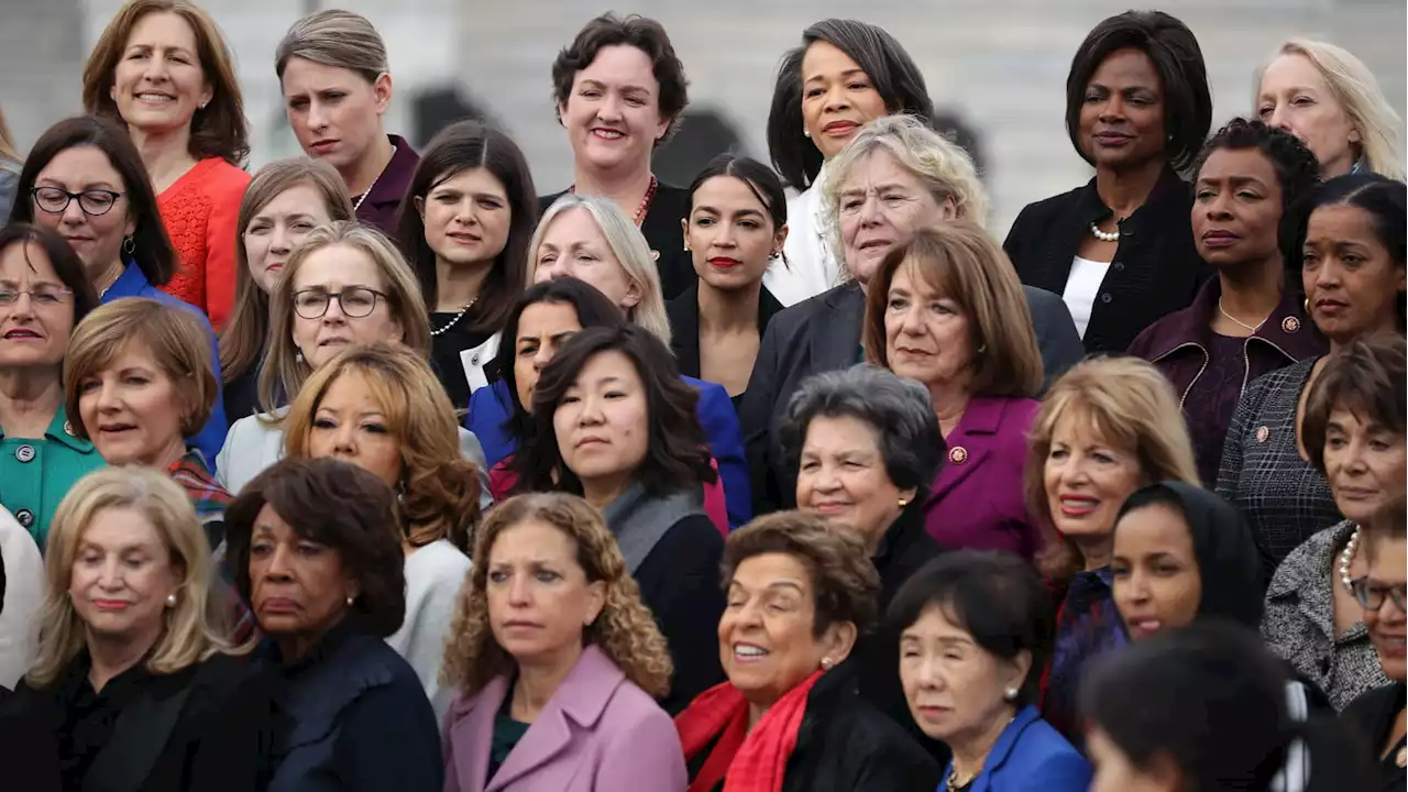 GOP Surges Amid Exodus of Women Dems From Congress