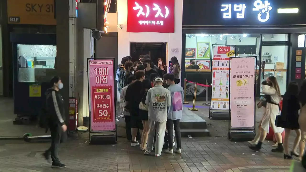 일상회복 첫날밤...자정 넘어서도 식당·주점 '북적'