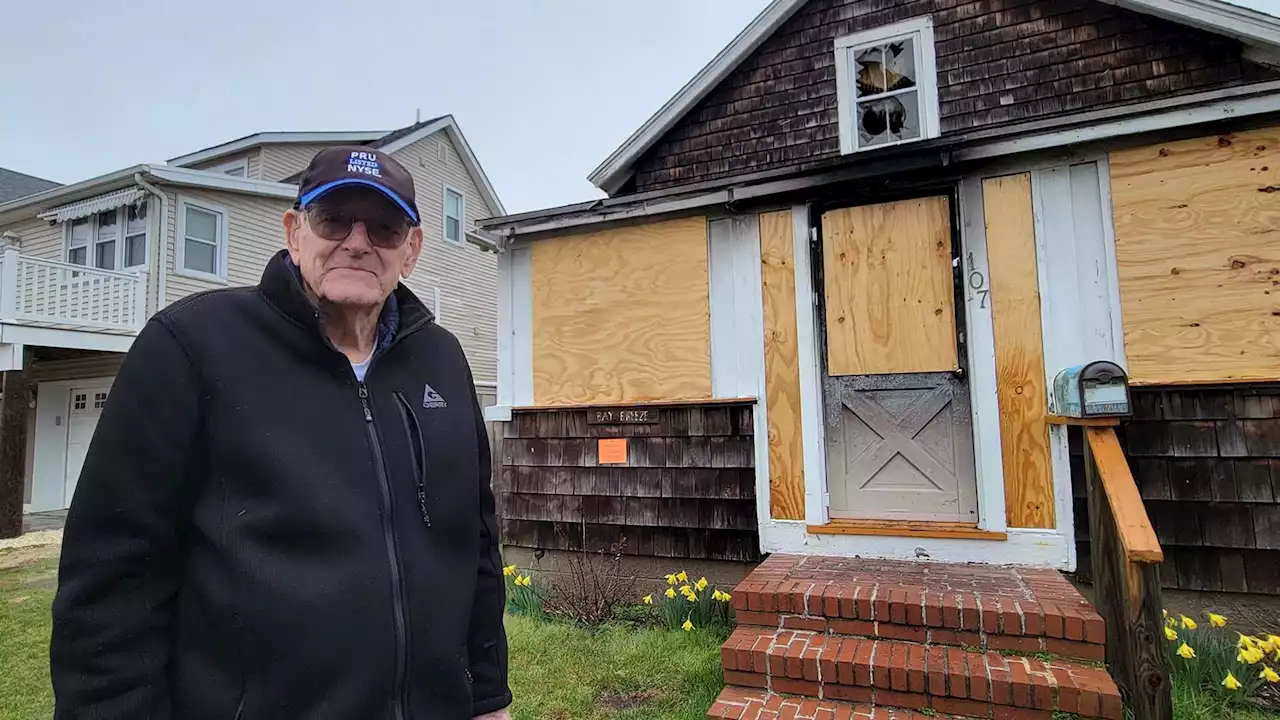 Neighbors raise $125K to help help 94-year-old WWII veteran after house fire