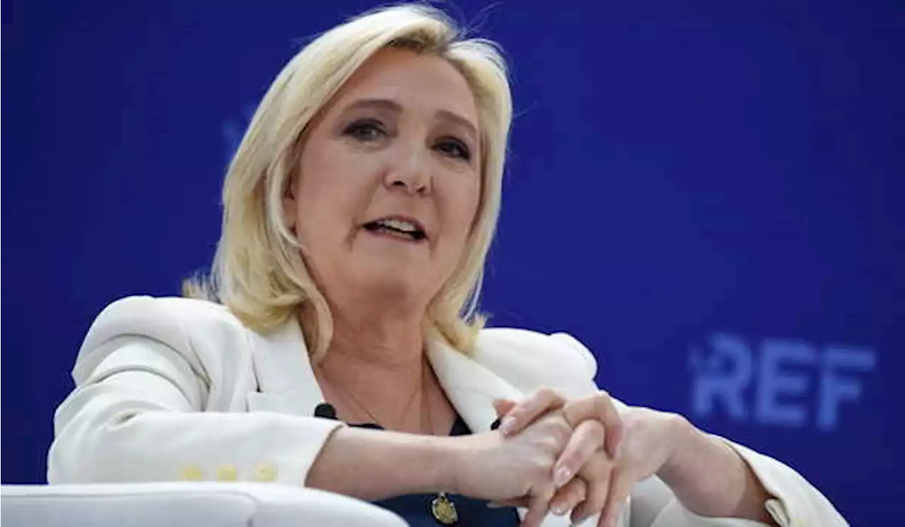 Capres Prancis Le Pen Dibuat Malu Saat Didatangi Wanita Berhijab