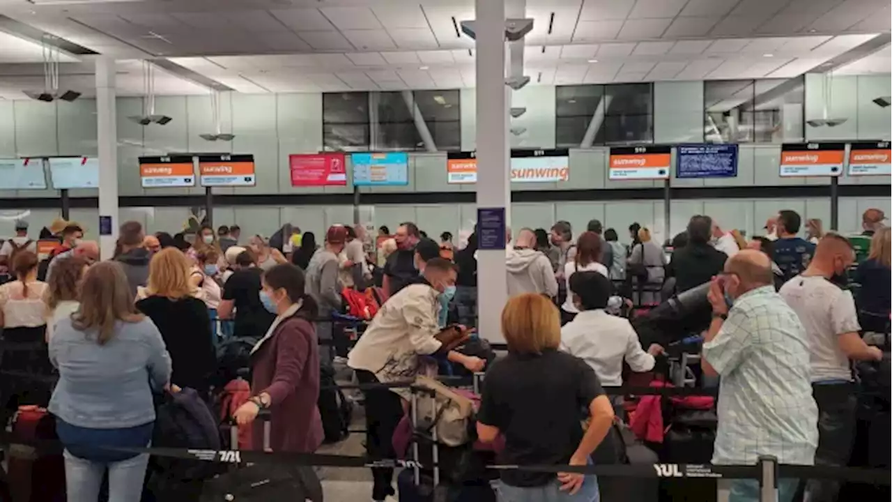 Sunwing flights delayed, passengers stranded amid network-wide issue | CBC News
