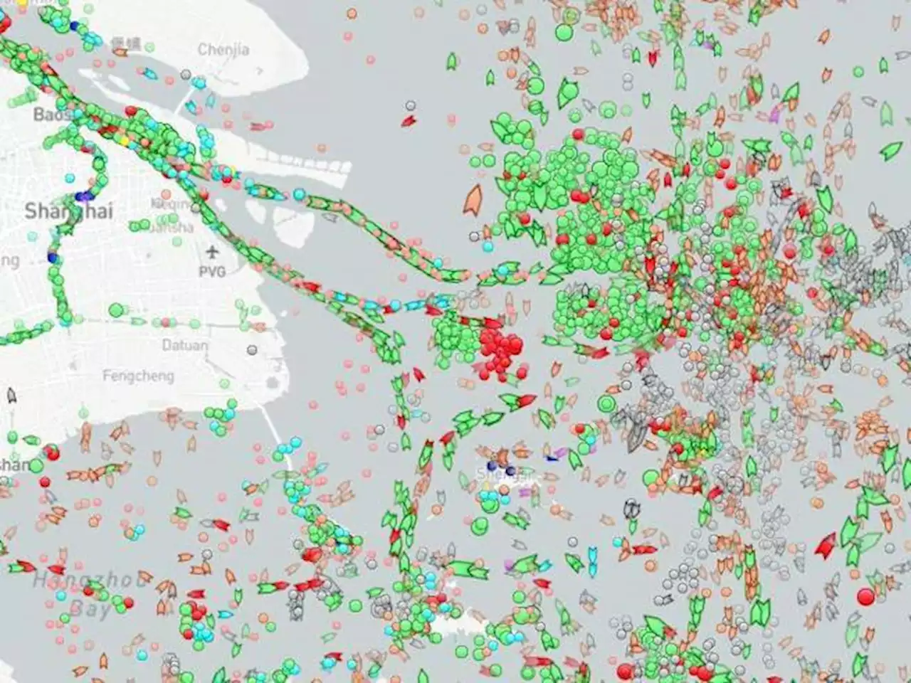 Il Covid paralizza il porto di Shanghai: 477 navi ferme, commercio mondiale a rischio