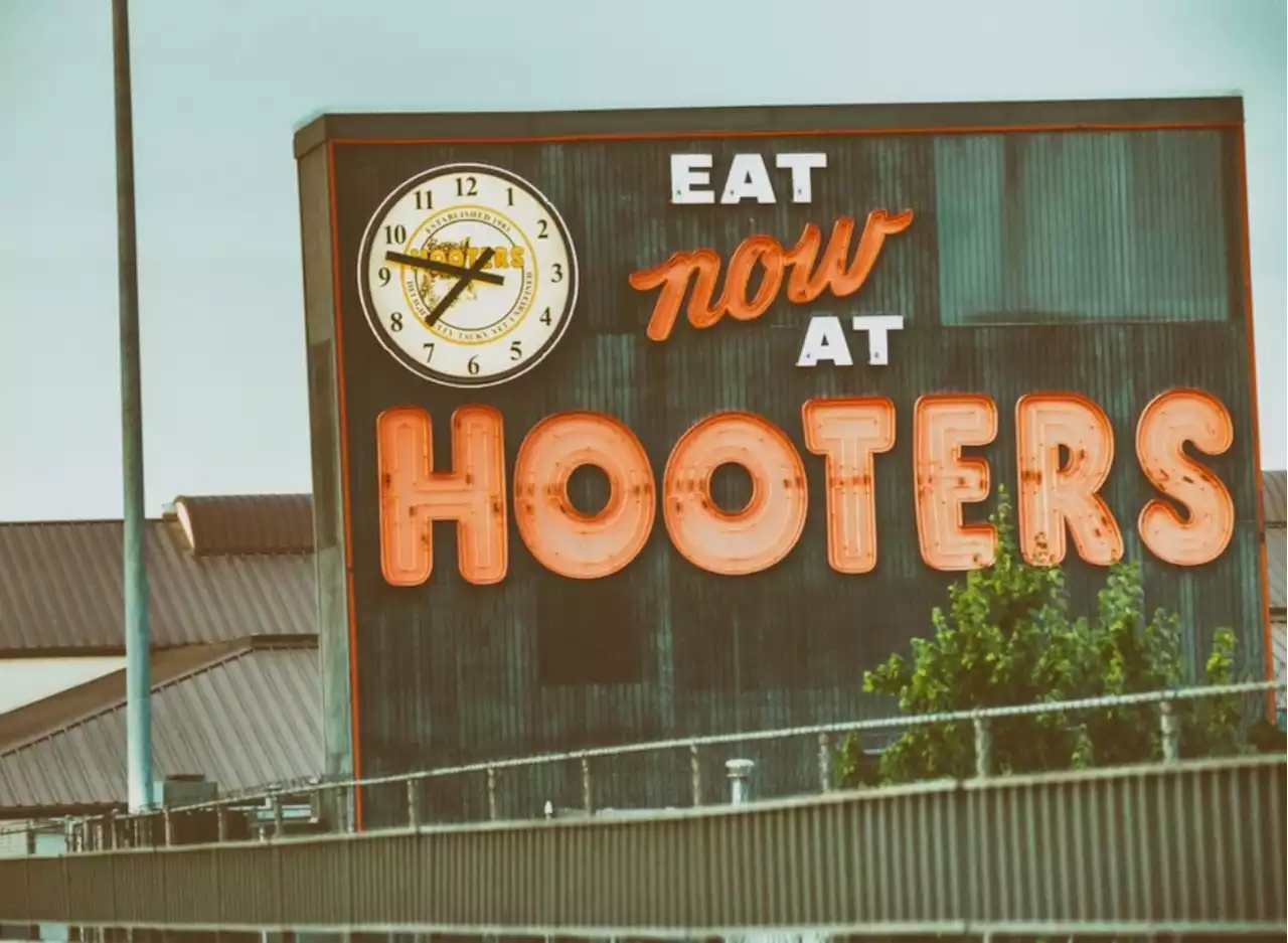 10 Hooters Copycat Restaurants You Never Knew Existed — Eat This Not That