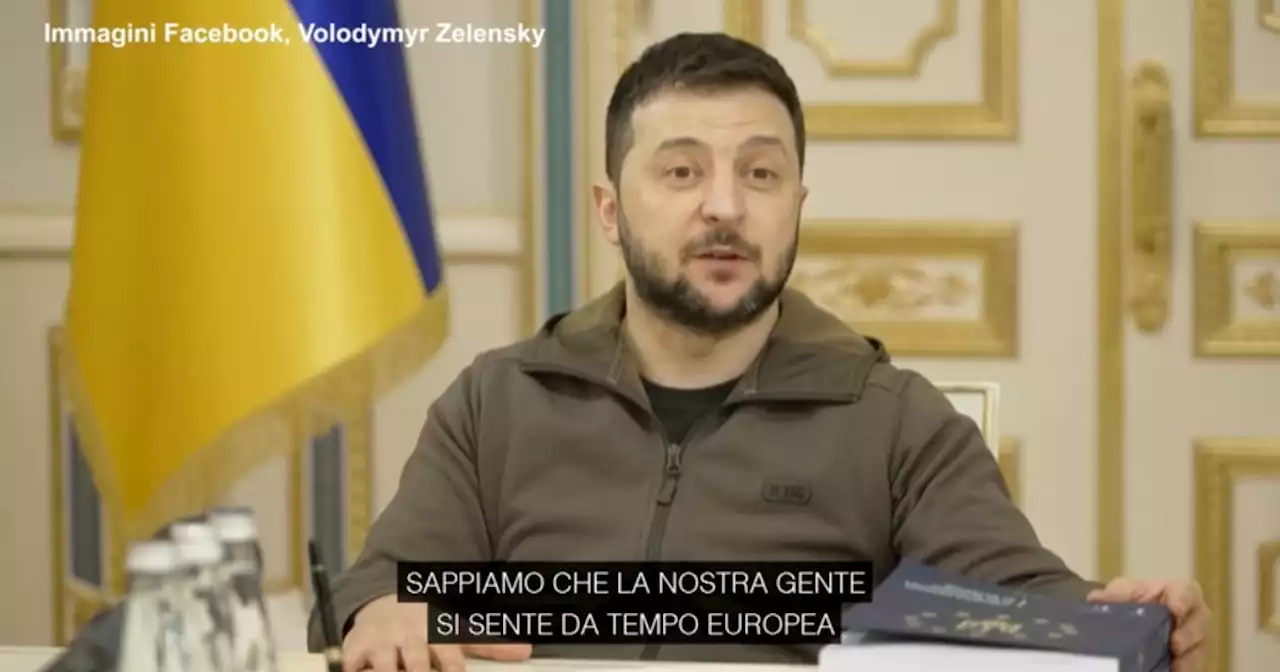 Zelensky consegna il questionario per l'adesione all'Ue: 'Ci sentiamo da tempo europei' - Il Fatto Quotidiano