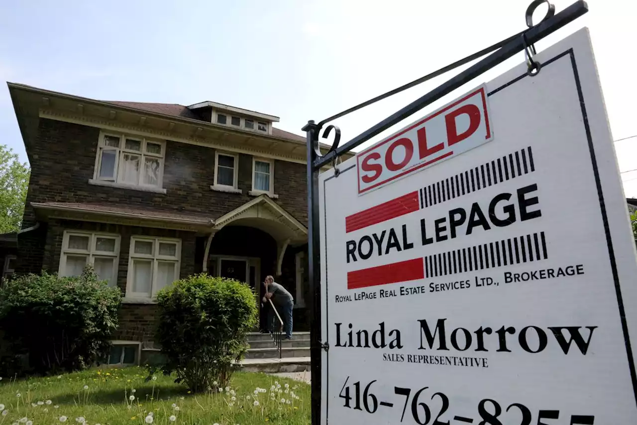 Canadian home prices dip 2.5% in March from February as market shows signs of cooling off