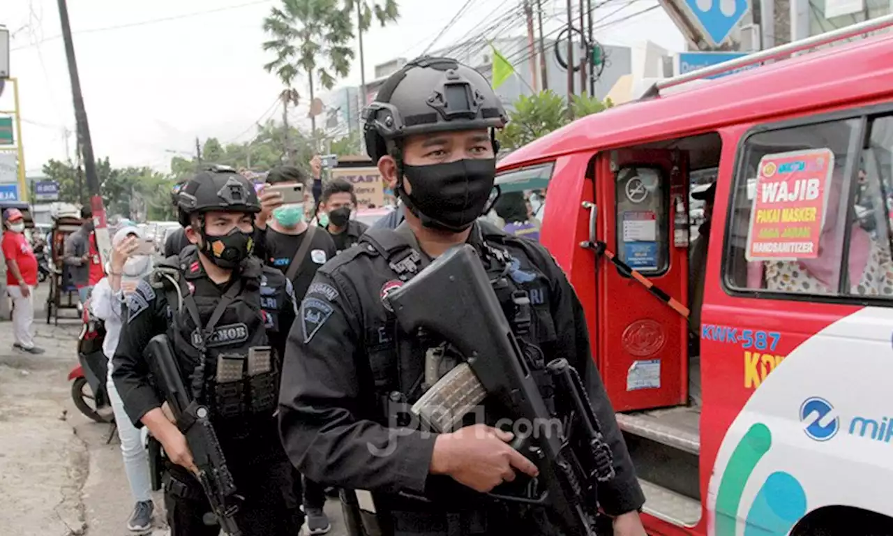 Densus 88 Tangkap Terduga Teroris di Bandung