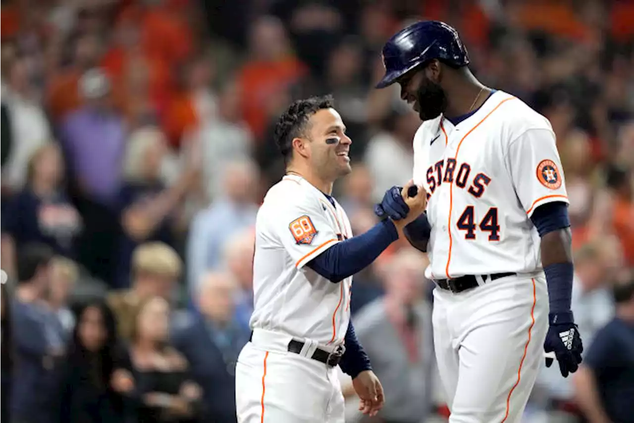 Altuve suffers hamstring injury in Astros 8-3 win