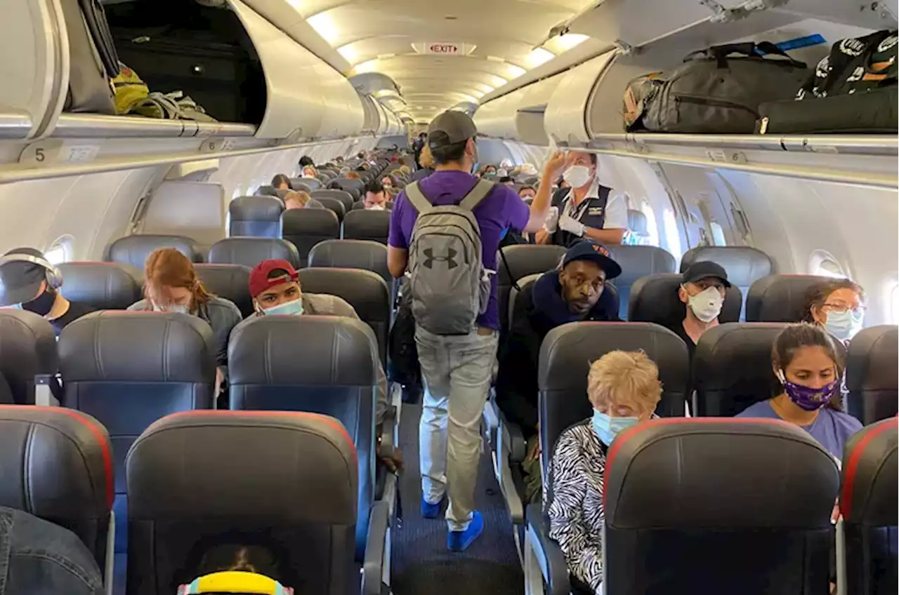 Covid: qué aerolíneas de Estados Unidos ya eliminaron el uso obligatorio de mascarillas