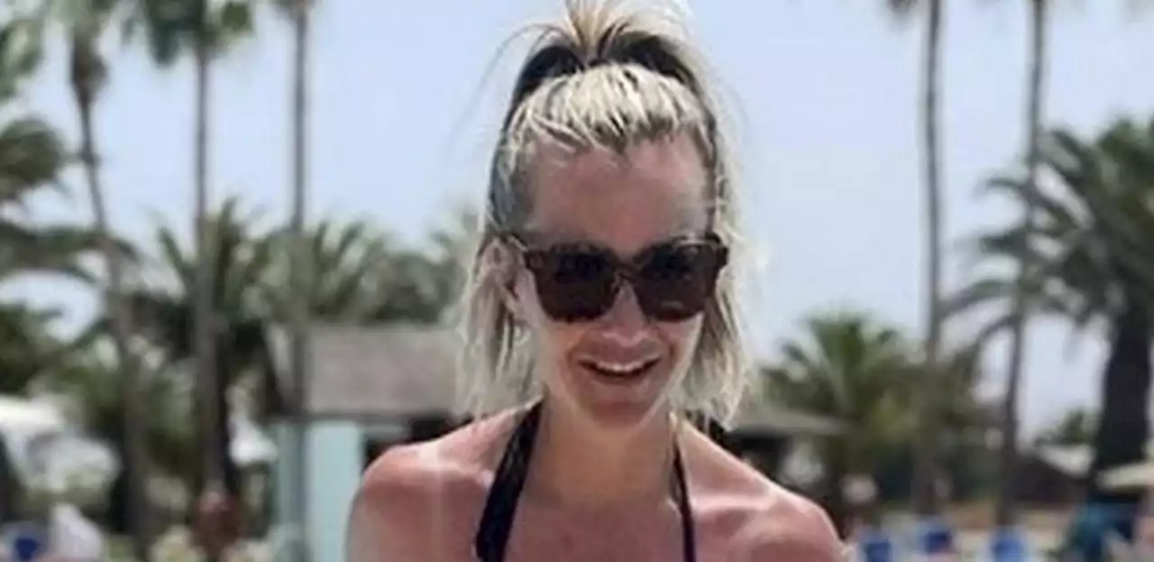 Helen Skelton shows off amazing physique in pool snaps months after giving birth