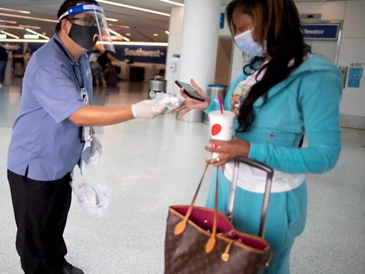 U.S. judge overturns mask mandate for airplanes and trains