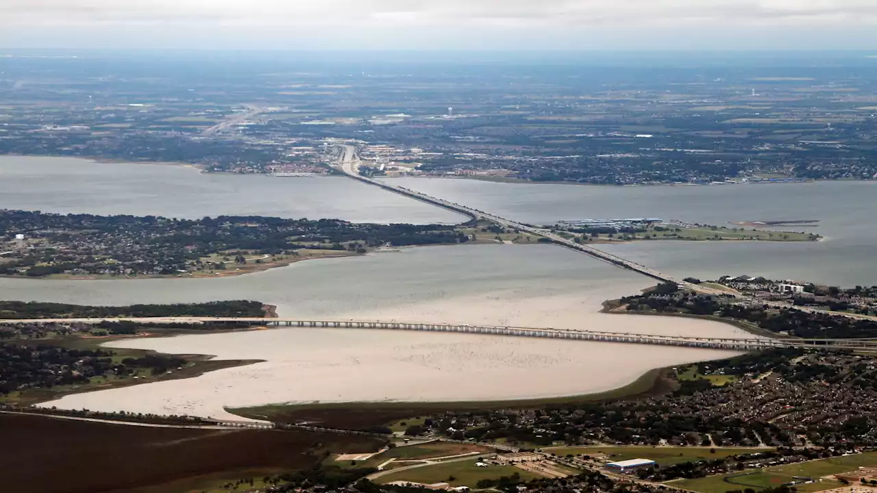 1 killed, 1 Hospitalized After Jumping Off of Boat Into Lake Ray Hubbard, Authorities Say