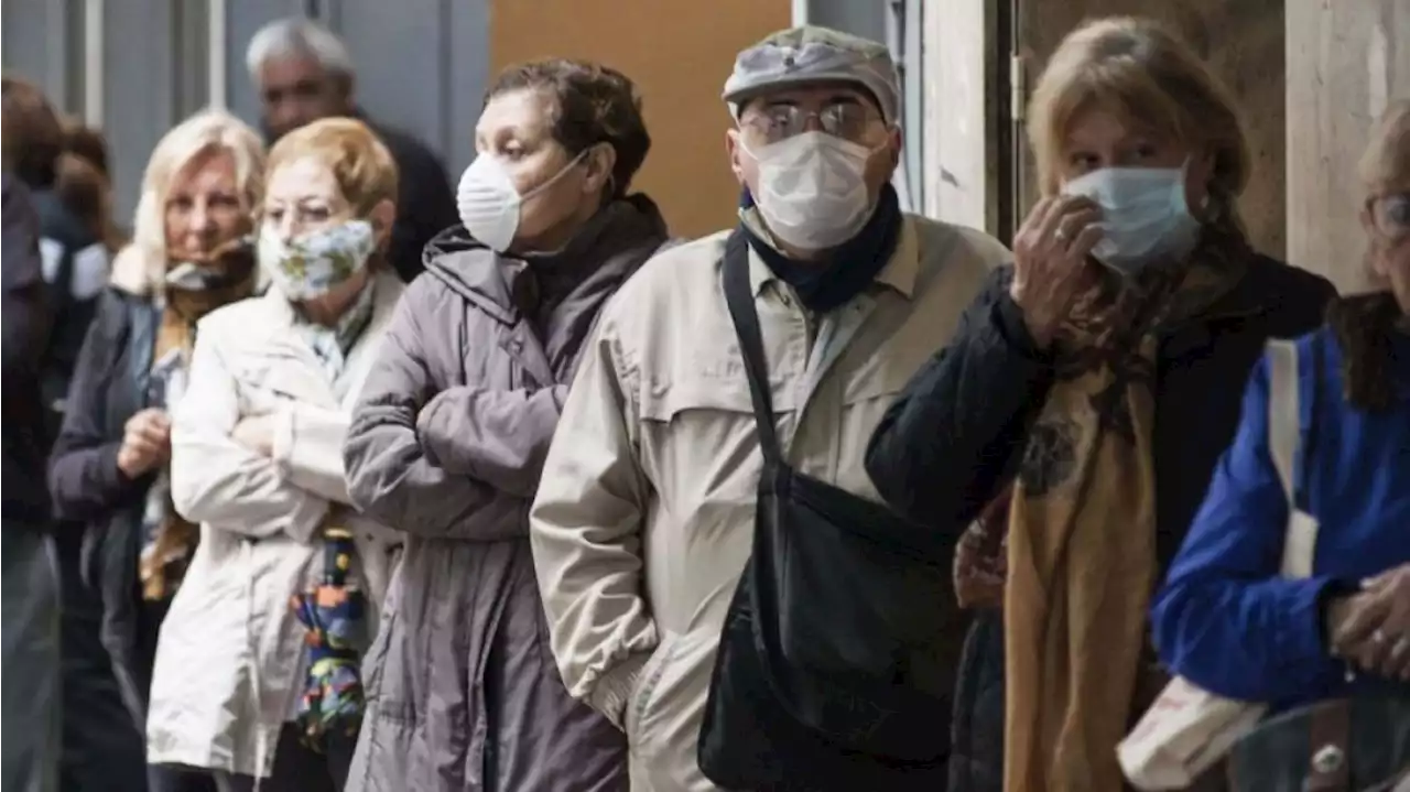 Jubilaciones y pensiones: cómo obtener el reintegro del 15% por pagar con tarjeta de débito