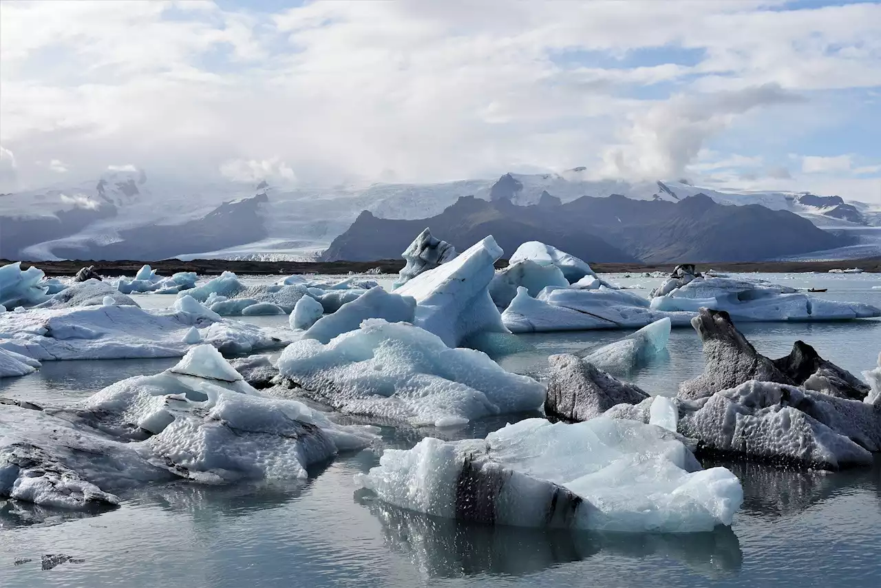 Antarctic sea ice experiences record low extent for the second time in 5 years