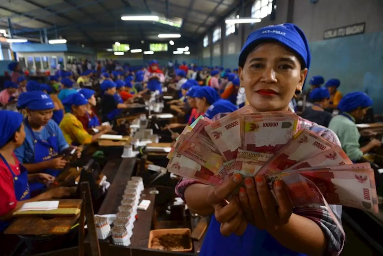 Perusahaan Diminta Cairkan THR Paling Lambat Sepekan Sebelum Lebaran |Republika Online