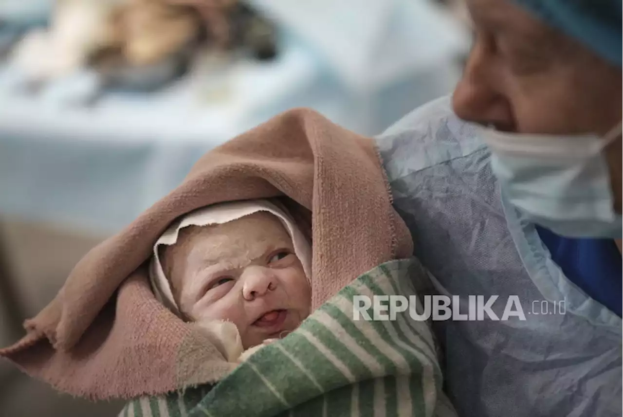 Seorang Ibu Melahirkan di Dalam Bus Tanjung Priok-Leuwiliang |Republika Online