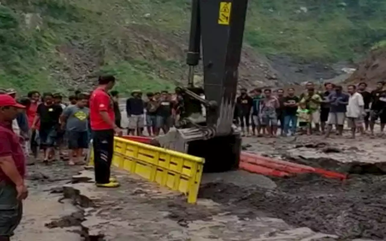 3 Truk Terkubur Material Pasir saat Banjir Lahar Hujan Gunung Merapi