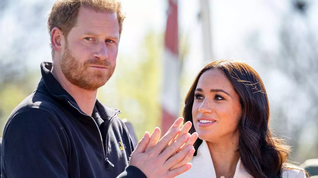 Doch wieder Winken vom Balkon? Die Queen soll Harry und Meghan eingeladen haben