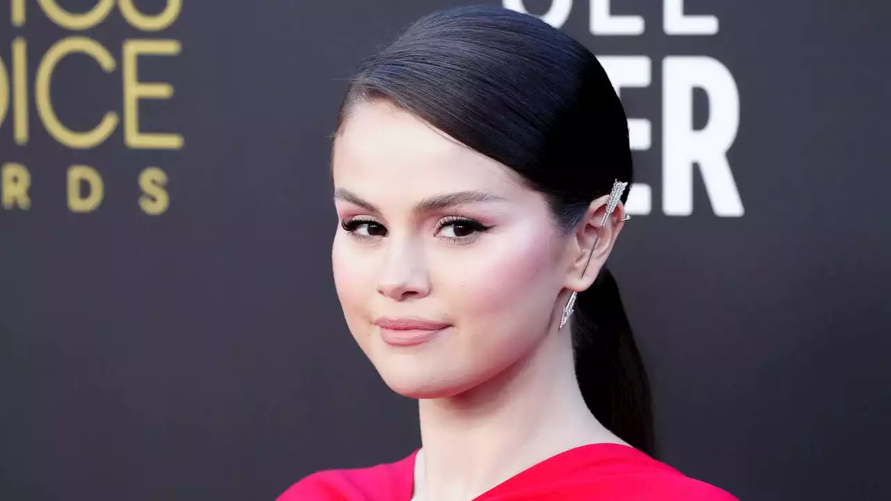 Selena Gomez Debuts A Major Hair Chop For Spring