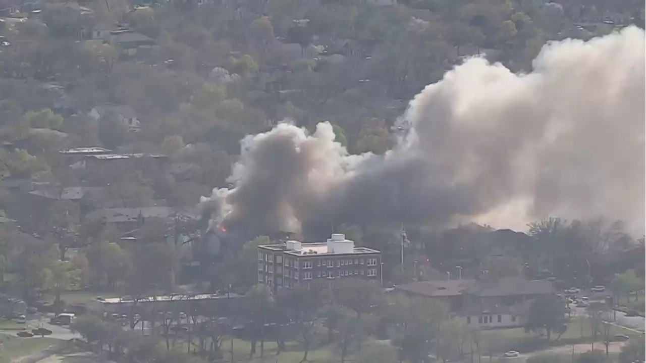 Dallas Firefighters Battle North Oak Cliff Apartment Fire