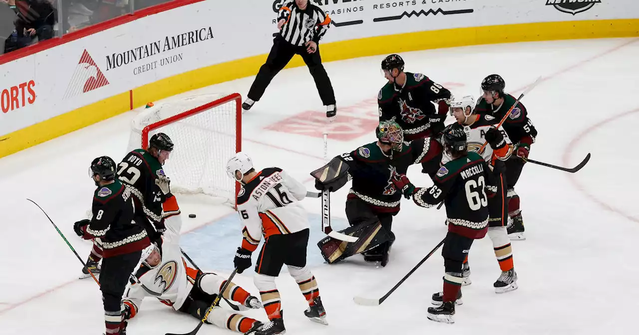 Ducks snap 11-game skid; Beat Coyotes, 5-0