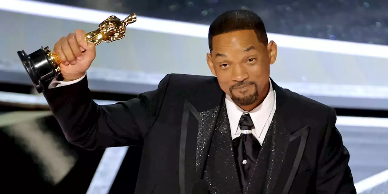 Will Smith si dimette dall'Academy dopo lo schiaffo a Chris Rock: «Ho il cuore spezzato»