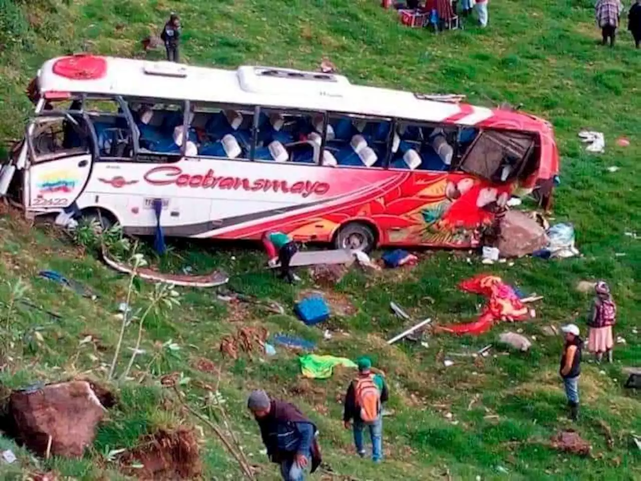 Grave accidente: Bus se fue a un abismo con al menos 40 pasajeros en la vía Mocoa-Pitalito