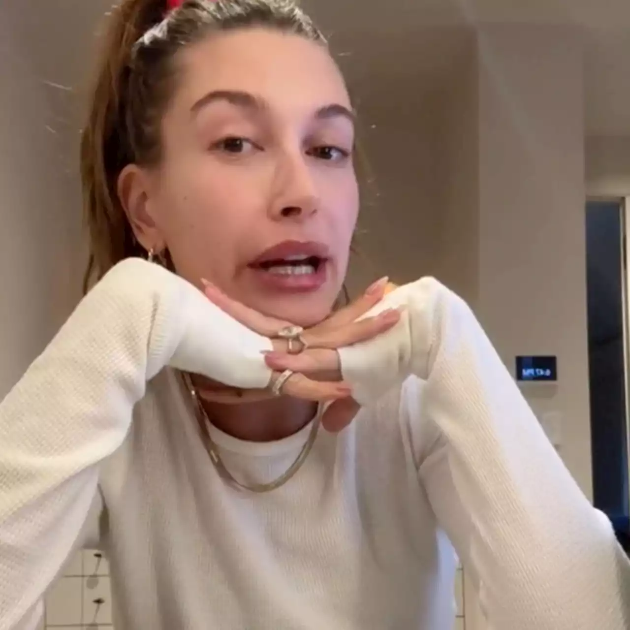 Hailey Bieber Shares Her Perfect 'Lazy' Makeup Routine - E! Online