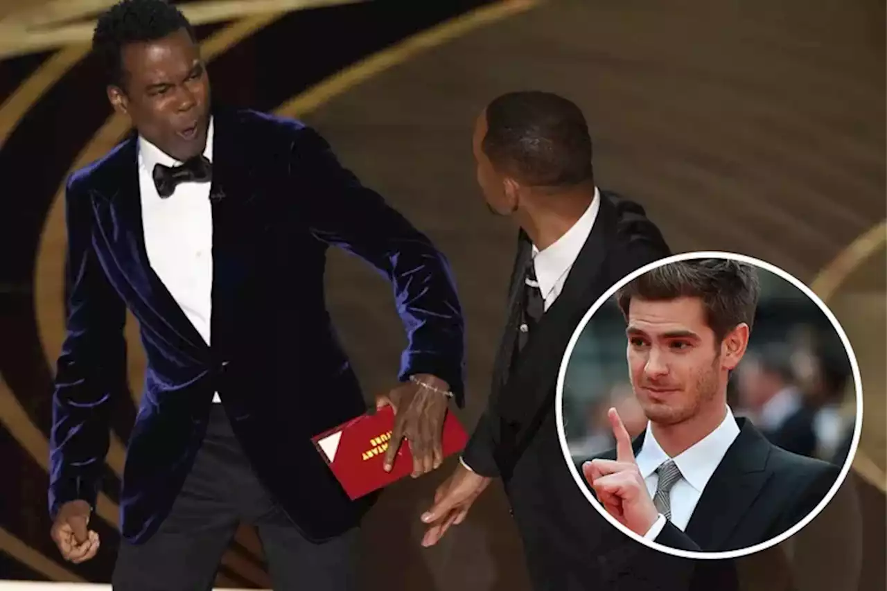 Lo que no se vio: Andrew Garfield parodió el golpe de Will Smith a la salida de los Oscar