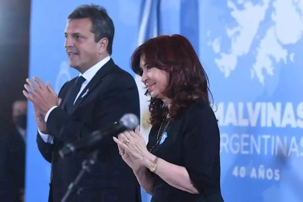 Luego del acto oficial, Cristina Kirchner homenajeó a excombatientes de Malvinas en el Congreso